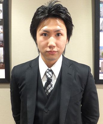 写真撮られると顔がこわばります。
