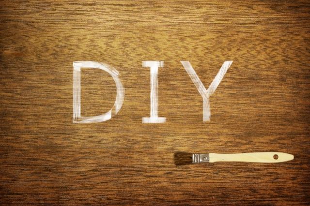 自分でやれば愛着もひとしお Diyでできるテーブル塗装と修理の方法 不動産コラムサイト いえらぶコラム