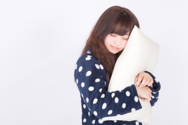 枕の向きで睡眠の質が変わる!?あなたはどこ向きで寝ている?|不動産